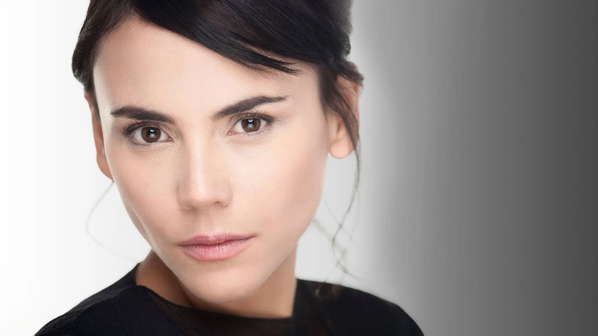H1: Carolina Gaitán | Biografía H2: Carolina Gaitán | Actriz y Artista H3: Canciones de Carolina Gaitán